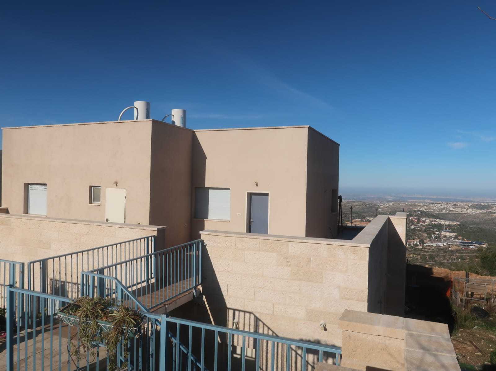 הנוף 6